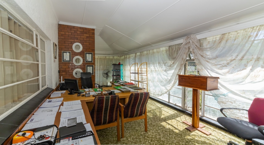 4 Bedroom Property for Sale in Kroonheuwel Free State